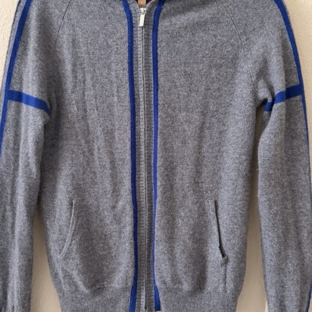 100%Cashmere KIER + J Gray Zip-Up Sweater with Blue Accents